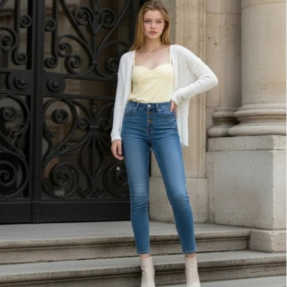 MADEWELL SZ 26 10" High Rise Skinny Distressed Raw Hem Button Fly Cropped Jeans.